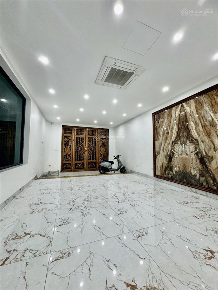 Nhà đẹp khu đô thị định công mới, 95m2 x 5 tầng thang máy x 15m mặt tiền. giá chào 39 tỷ. ko qh