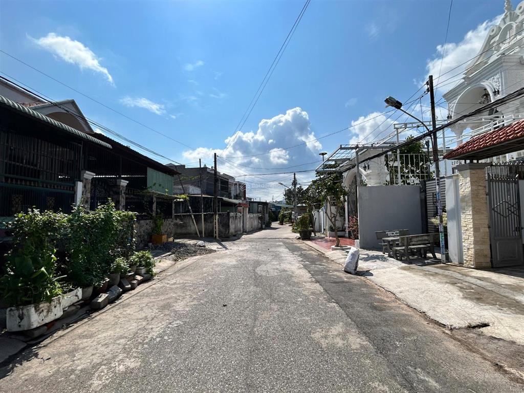 Nhà cấp 3 trung tâm phú thuỷ, phan thiết, đường nhựa ô tô tránh nhau giá chỉ 3,6 tỷ