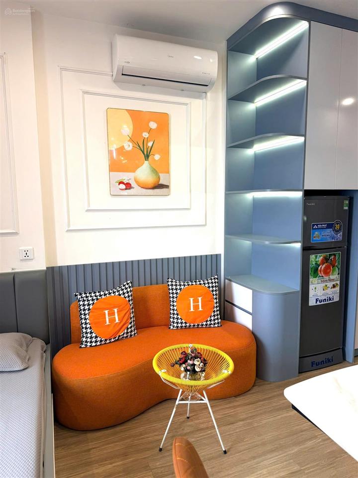 Chính chủ cần bán gấp trong tuần studio 25m2 tòa s303 tầng 1812a vinhomes smart .giá 2,1 tỷ bao phí