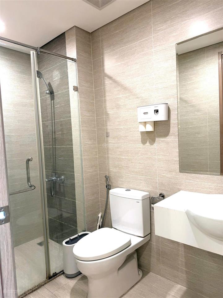 Chính chủ cần bán gấp trong tuần studio 25m2 tòa s303 tầng 1812a vinhomes smart .giá 2,1 tỷ bao phí