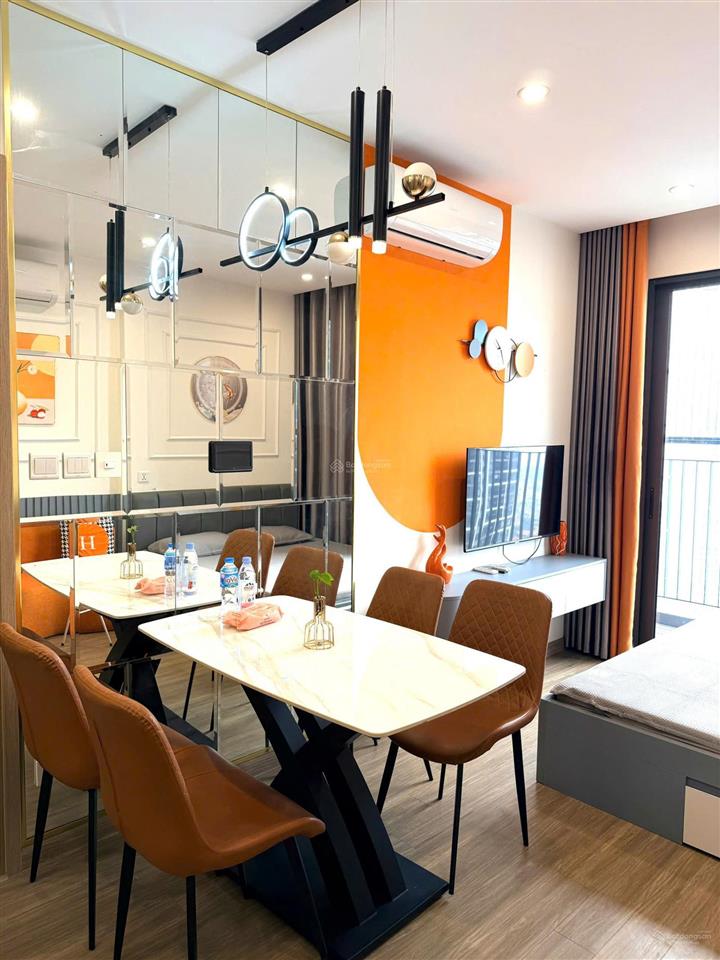 Chính chủ cần bán gấp trong tuần studio 25m2 tòa s303 tầng 1812a vinhomes smart .giá 2,1 tỷ bao phí