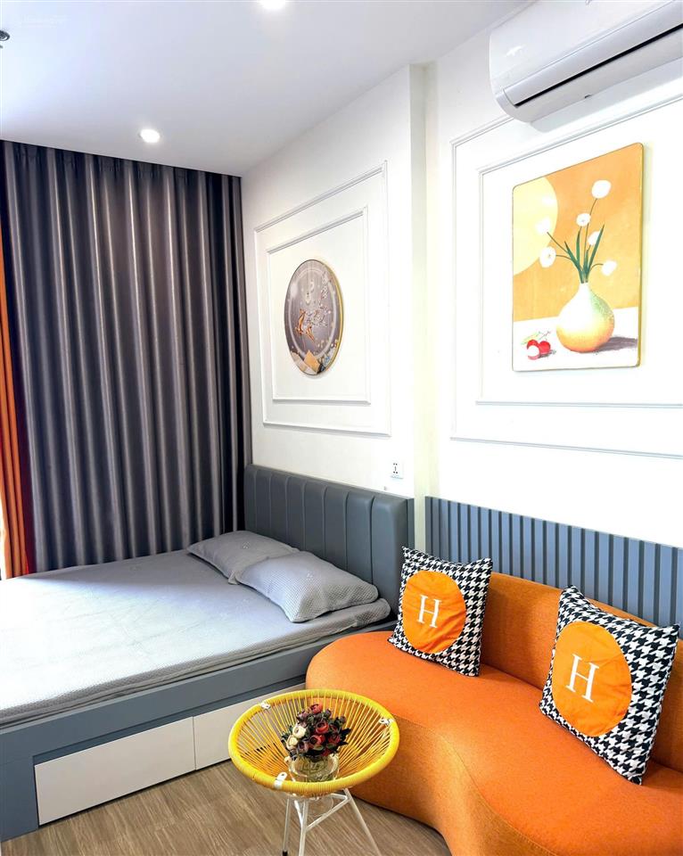 Chính chủ cần bán gấp trong tuần studio 25m2 tòa s303 tầng 1812a vinhomes smart .giá 2,1 tỷ bao phí
