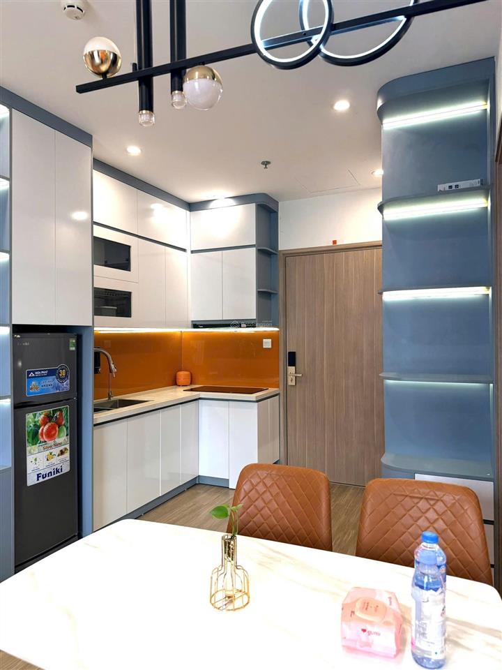 Chính chủ cần bán gấp trong tuần studio 25m2 tòa s303 tầng 1812a vinhomes smart .giá 2,1 tỷ bao phí