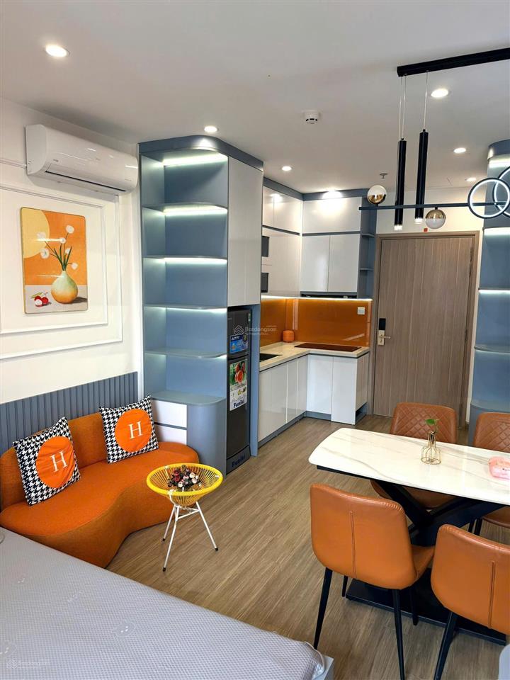 Chính chủ cần bán gấp trong tuần studio 25m2 tòa s303 tầng 1812a vinhomes smart .giá 2,1 tỷ bao phí