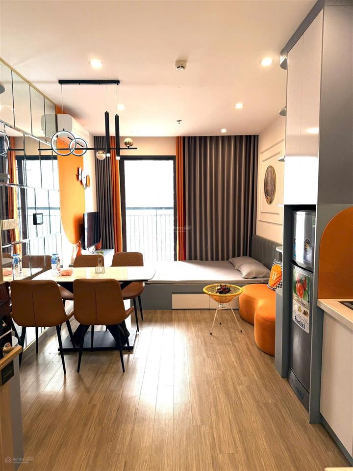 Chính chủ cần bán gấp trong tuần studio 25m2 tòa s303 tầng 1812a vinhomes smart .giá 2,1 tỷ bao phí