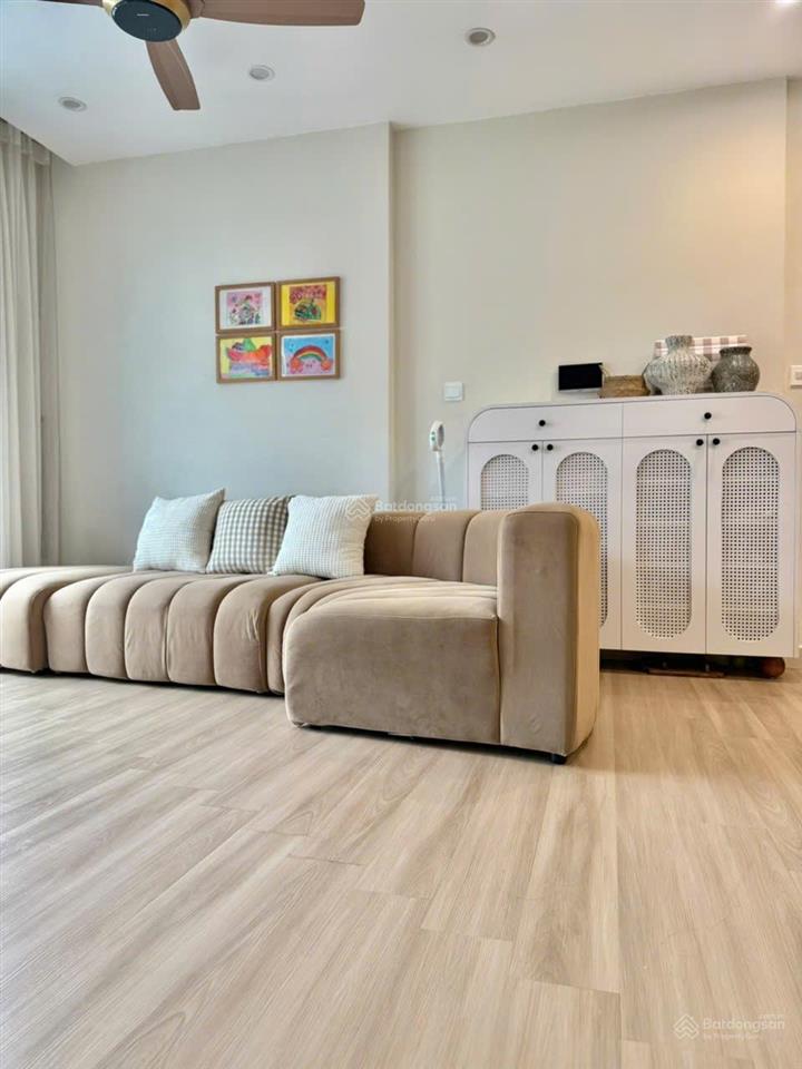 Chính chủ cần bán gấp trong tuần căn 3ngủ 75m tòa s303 tầng 1812 vinhomes smart. giá 4 tỷ 8