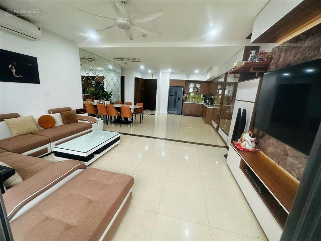 Chính chủ bán căn góc view hồ ban công đông nam new skyline văn quán