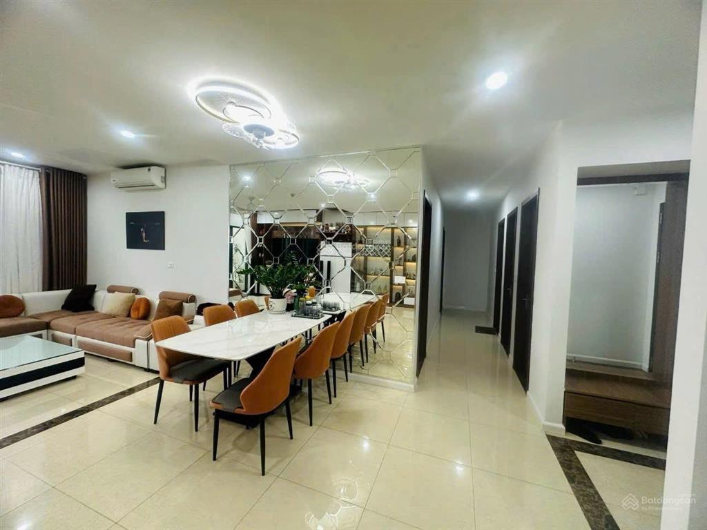 Thiện chí bán gấp căn hộ chung cư 90 nguyễn tuân full nội thất