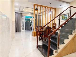 Nhà 2 tầng, ngang 5m x dài 20m cách gigamall chỉ 100m  giá 9 tỷ nhĩnh