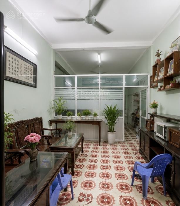 Mặt tiền hậu giang, ngang 4.4m  4 tầng có sẵn ô chờ thang máy  chỉ 35 tỷ  đang có dòng tiền sẵn