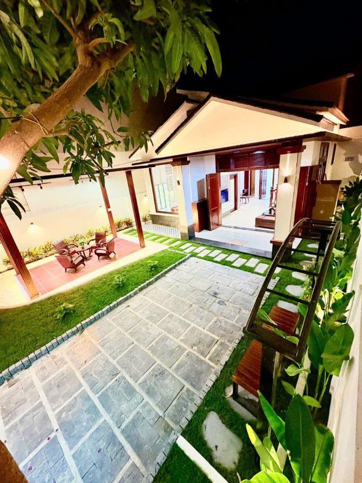 Nhà 2 lô liền kề, đối diện công viên, đường Nguyễn Ân - Hoà Xuân