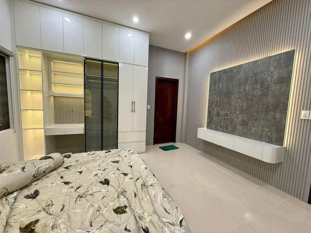Nhà 2 lô liền kề, đối diện công viên, đường Nguyễn Ân - Hoà Xuân