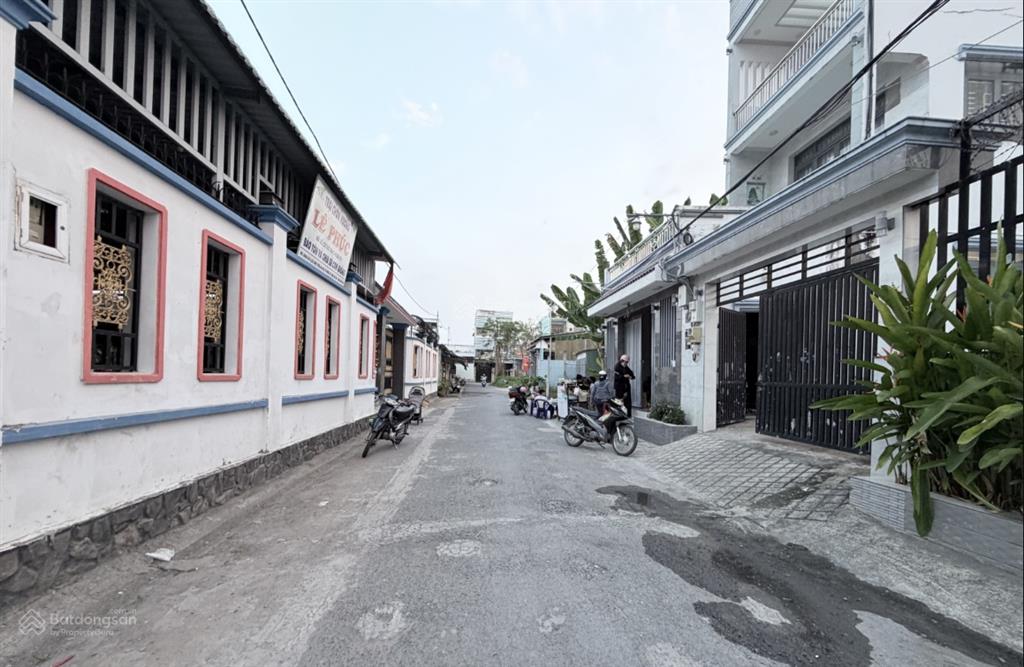 Bán nền ngang 8x10m hẻm nhựa 1896 lê văn lương.