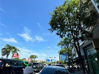 Nếu bạn cần nhà mặt phố tại khu trung tâm thành phố với nhiều tiện ích xung quanh, chúng tôi có!