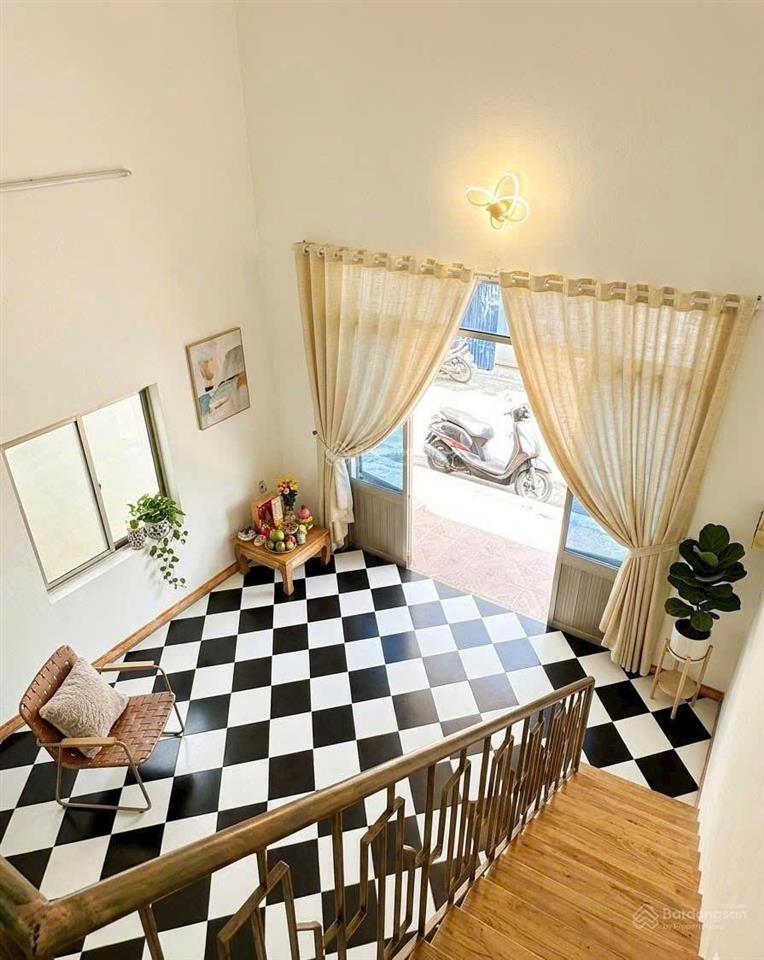Bán lô đất mặt tiền đường võ chí công, gần trần đại nghĩa, dt 100m2, giá 8,7 tỷ