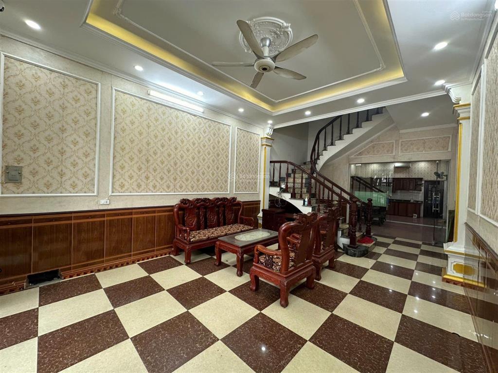 Mời thuê nhà 3 tầng ở vườn hoa chợ suối hoa, phường kinh bắc, giá 15tr