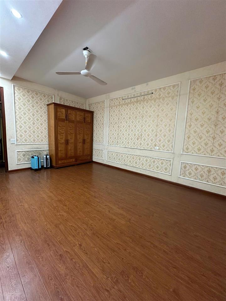 Mời thuê nhà 3 tầng ở vườn hoa chợ suối hoa, phường kinh bắc, giá 15tr
