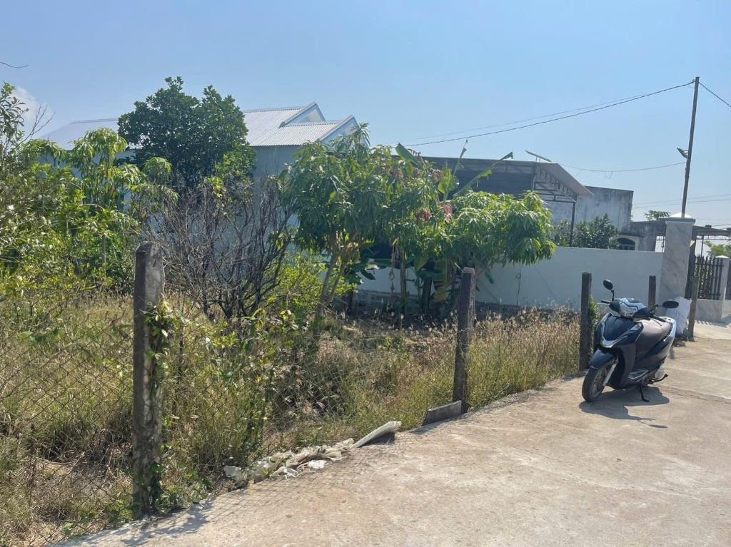 BÁN LÔ ĐẤT ĐẸP Ở DIÊN THỌ . DT 733m2 CÓ 70m2 THỔ . NGANG 20m . GIÁ 3,5 TỶ CÒN BỚT CHO KHÁCH THIỆN CHÍ