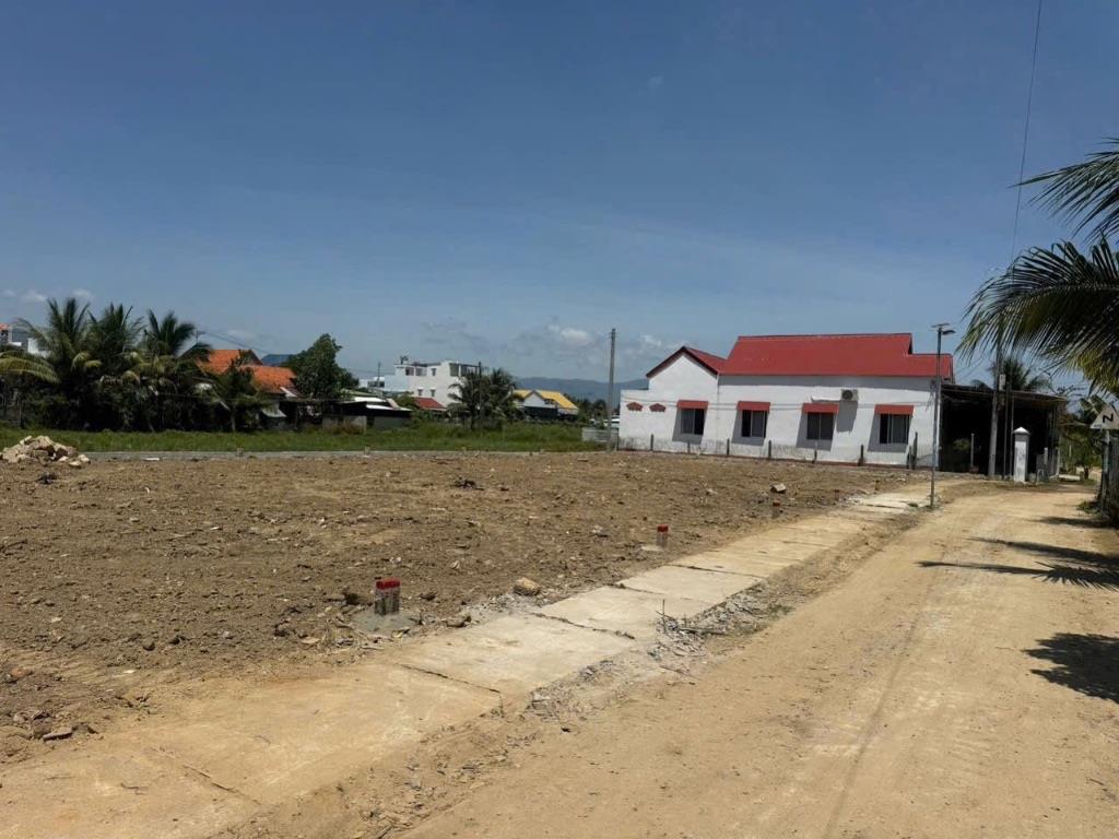BÁN LÔ ĐẤT ĐẸP Ở DIÊN PHÚ , DIÊN KHÁNH . DT 95m2 , FULL THỔ . ĐƯỜNG BETONG THÔNG . GIÁ 849 TRIỆU 