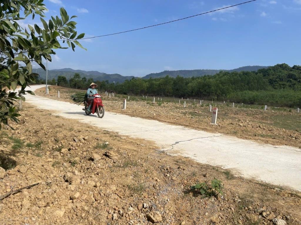 BÁN LÔ ĐẤT GIÁ CỰC RẺ Ở KHÁNH BÌNH , KHÁNH VĨNH . CHỈ 199 TRIỆU VỚI DT 186m2 CÓ THỔ CƯ