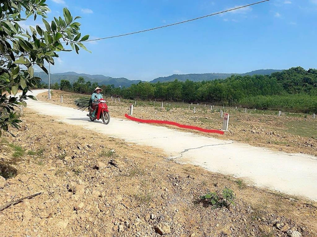 BÁN LÔ ĐẤT GIÁ CỰC RẺ Ở KHÁNH BÌNH , KHÁNH VĨNH . CHỈ 199 TRIỆU VỚI DT 186m2 CÓ THỔ CƯ