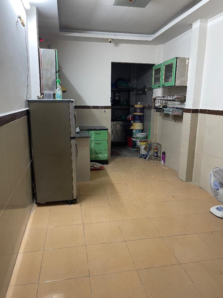 Chính chủ cho thuê nhà mặt tiền ở đường Giải Phóng , Tân Bình . 3 PN , 1 phòng thờ , 3 wC . Có chỗ để xe oto . GIÁ 16 tr