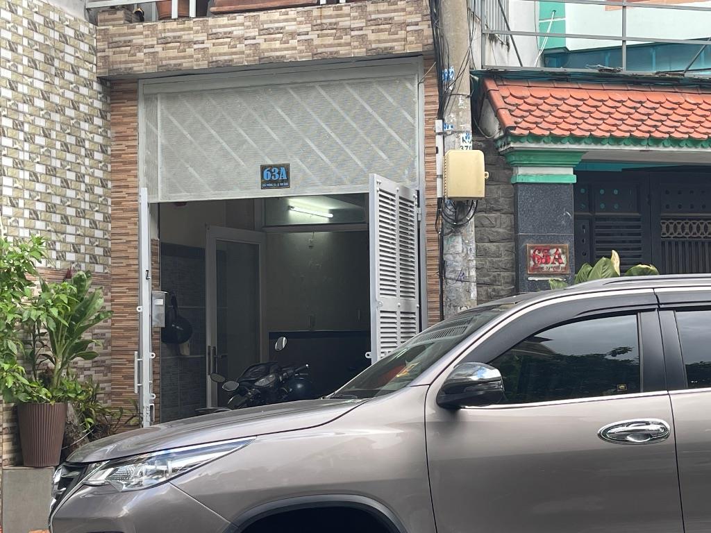 Chính chủ cho thuê nhà mặt tiền ở đường Giải Phóng , Tân Bình . 3 PN , 1 phòng thờ , 3 wC . Có chỗ để xe oto . GIÁ 16 tr