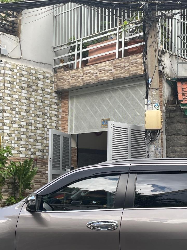 Chính chủ cho thuê nhà mặt tiền ở đường Giải Phóng , Tân Bình . 3 PN , 1 phòng thờ , 3 wC . Có chỗ để xe oto . GIÁ 16 tr