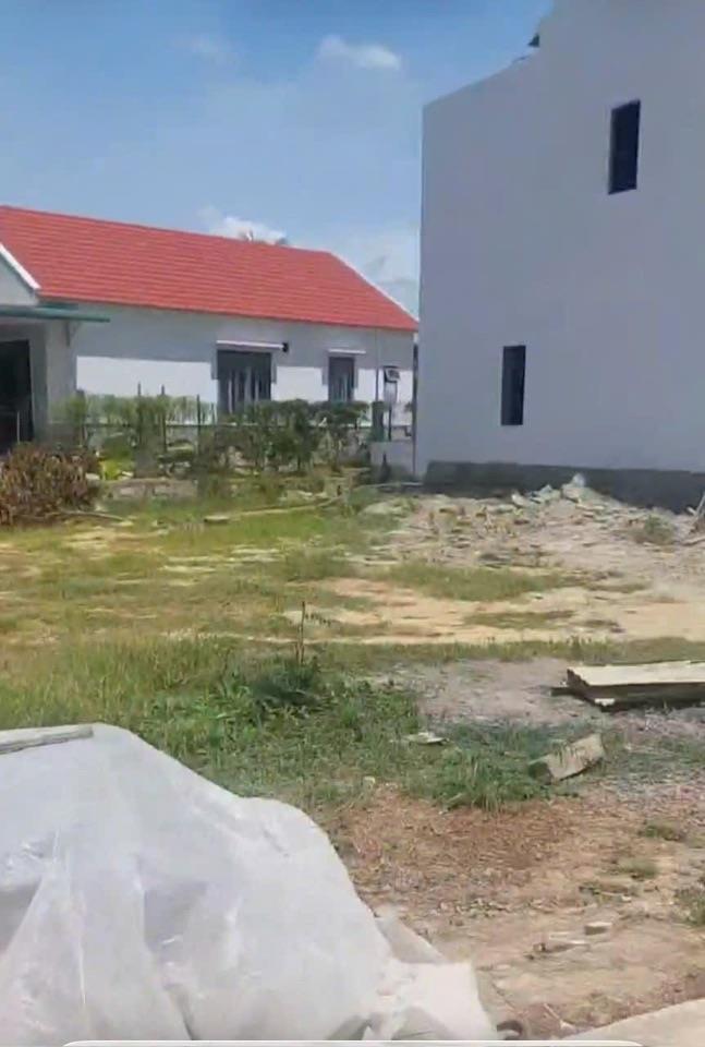 Chính chủ bán lô đất đẹp ở Diên Phú, D Khánh . DT 110,7m2 , full thổ . Vị trí đẹp . Giá chỉ 849 triệu bao giấy tờ