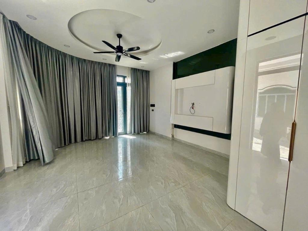 Bán nhà mới mặt tiền đường Phan Vinh , TP Nha Trang . Nhà 1 trệ 3 lầu đúc . Gần biển Trần Phú , chợ Bình Tân,NV Tâm Trí