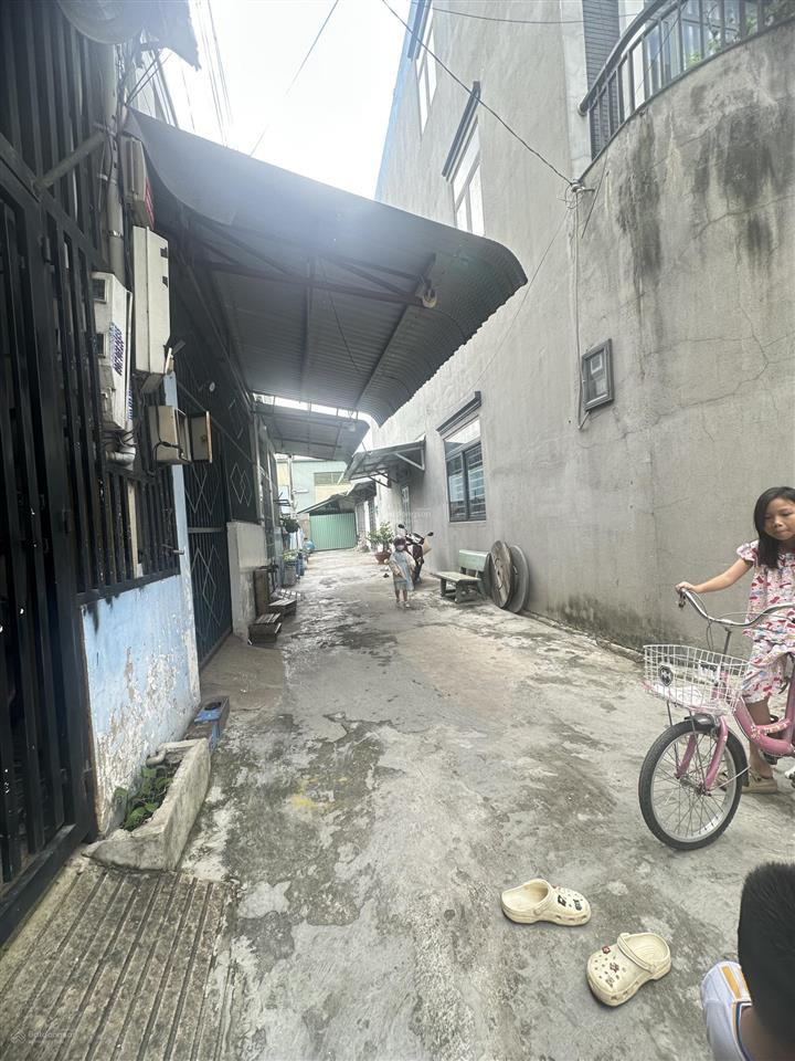 Bán 50m2 đất sổ hồng riêng, hẻm xe hơi đông hoà, dĩ an.