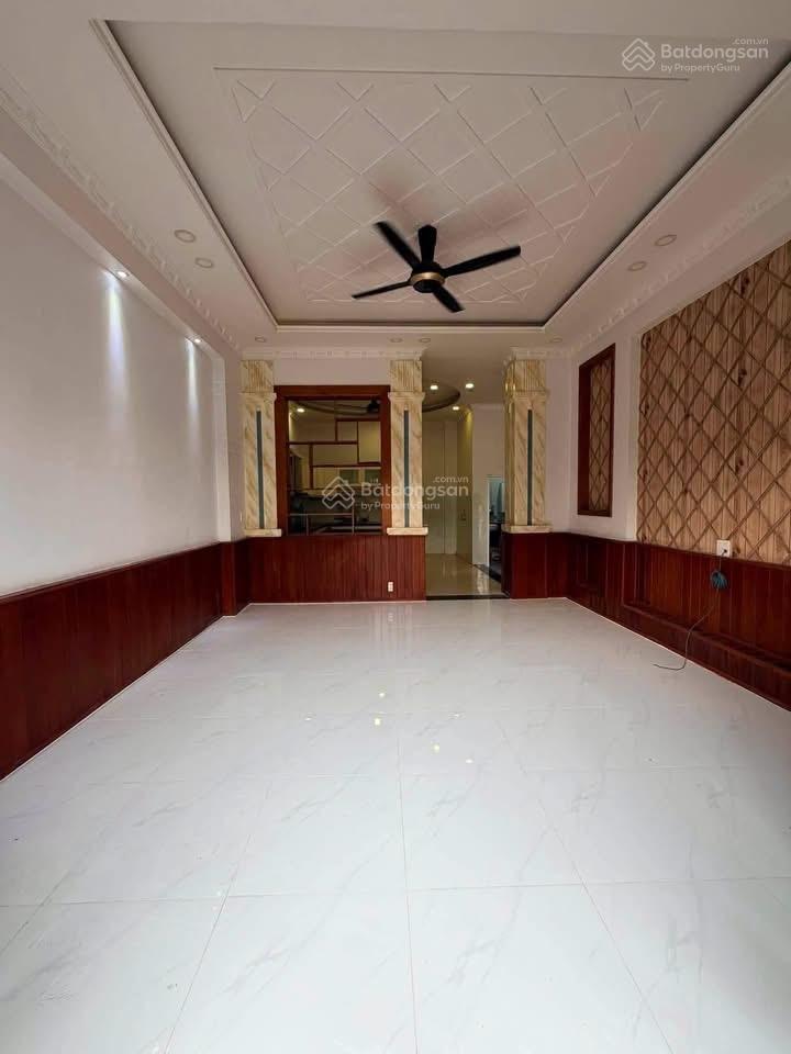 Cho thuê biệt thự 150m2 gần chợ dĩ an, 3 tầng mặt tiền kinh doanh. 3pn