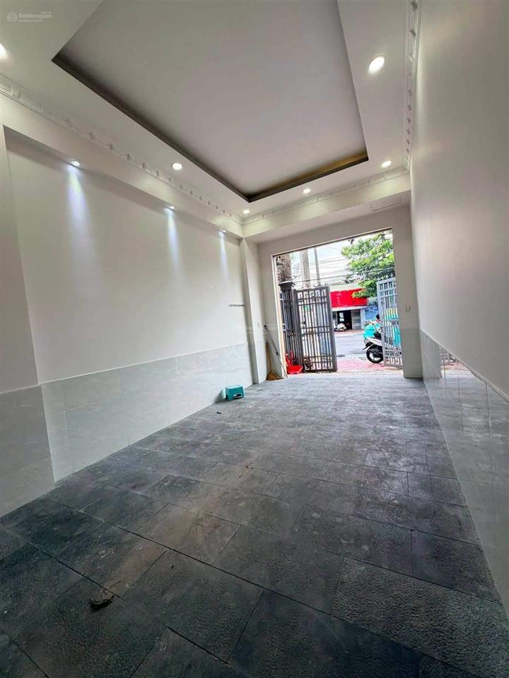 Cho thuê biệt thự 150m2 gần chợ dĩ an, 3 tầng mặt tiền kinh doanh. 3pn