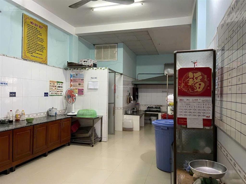 Bán 700m2, đất có sẵn nhà 1 trệt 2 lầu trường mầm non, giá 18,5 tỷ. thu 55tr/tháng. 2 mặt tiền