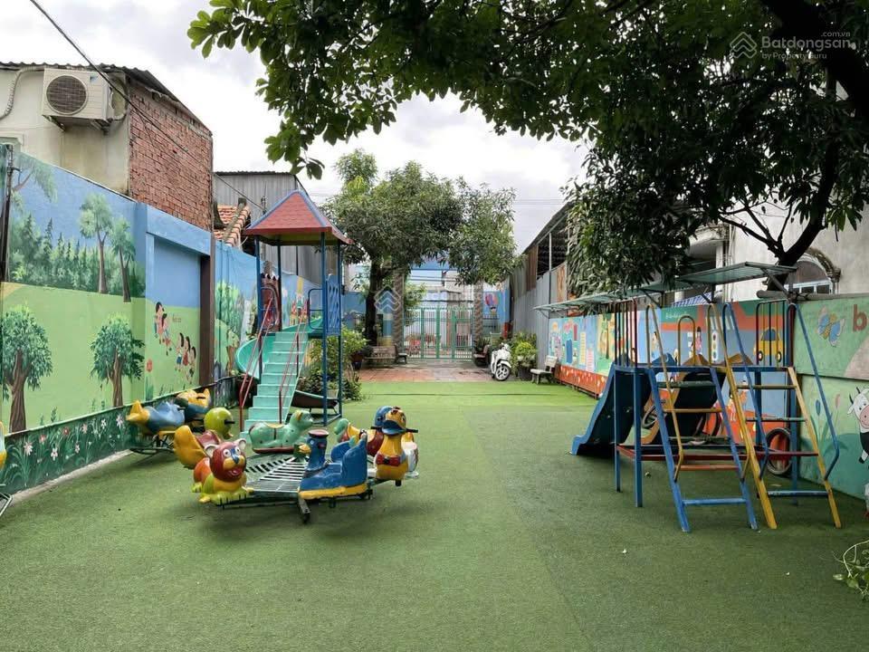 Bán 700m2, đất có sẵn nhà 1 trệt 2 lầu trường mầm non, giá 18,5 tỷ. thu 55tr/tháng. 2 mặt tiền