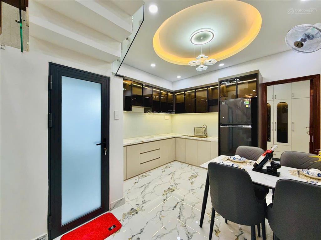 Lên sóng căn mặt tiền kinh doanh đa ngành nghề  gần công viên làng hoa