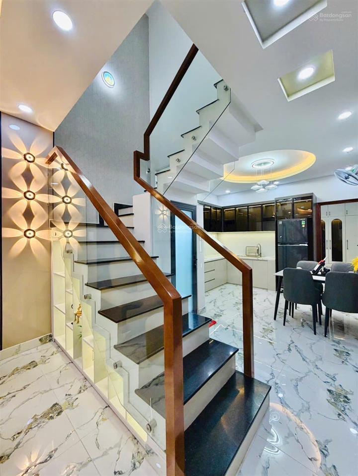 Lên sóng căn mặt tiền kinh doanh đa ngành nghề  gần công viên làng hoa