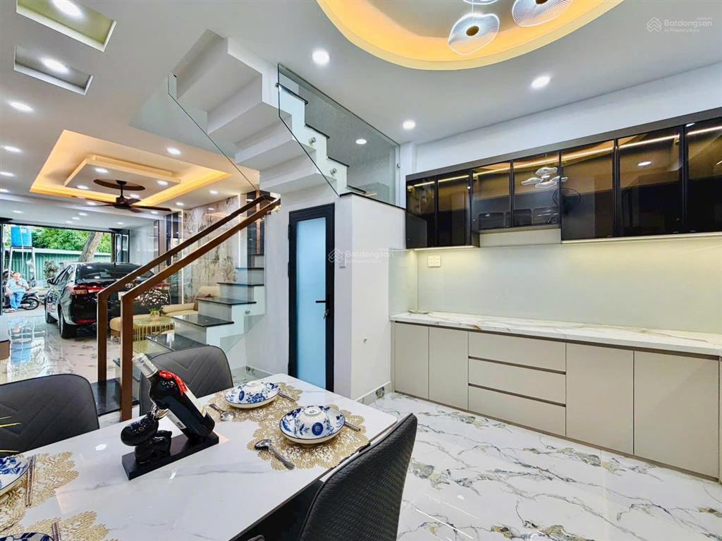 Lên sóng căn mặt tiền kinh doanh đa ngành nghề  gần công viên làng hoa