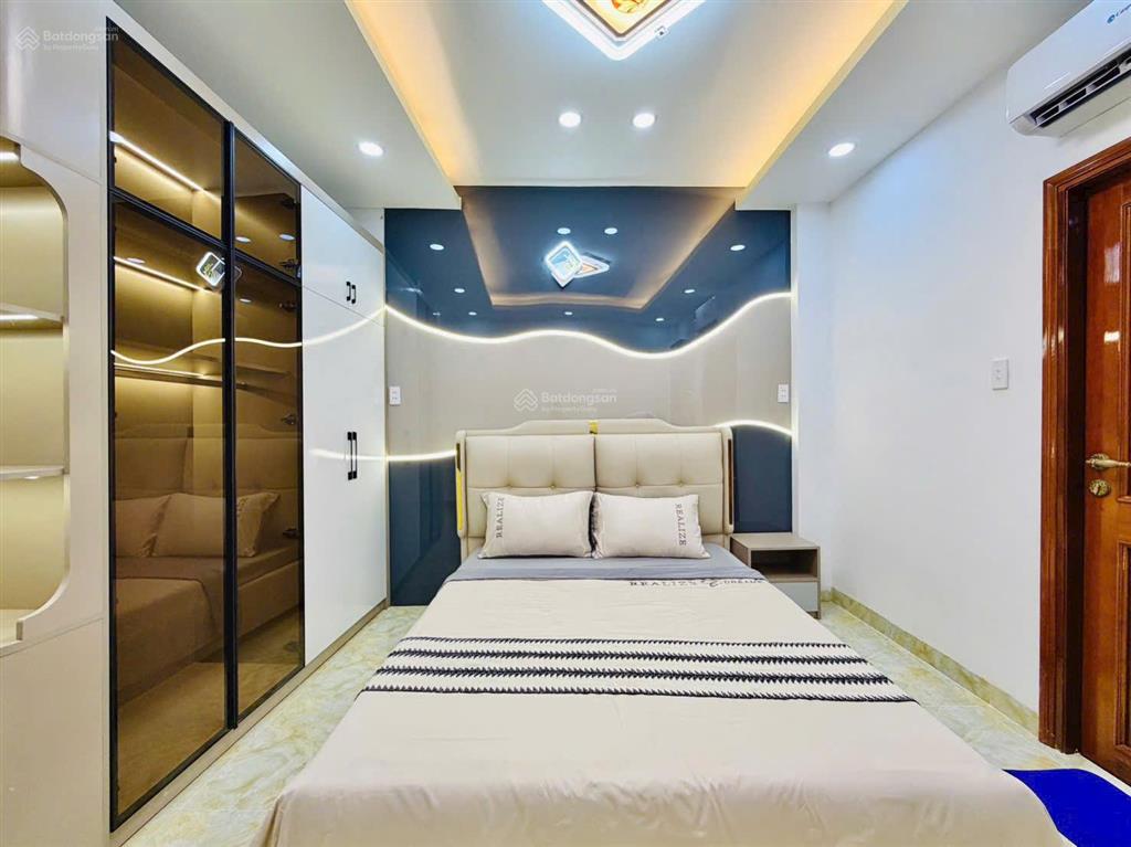 Lên sóng căn mặt tiền kinh doanh đa ngành nghề  gần công viên làng hoa