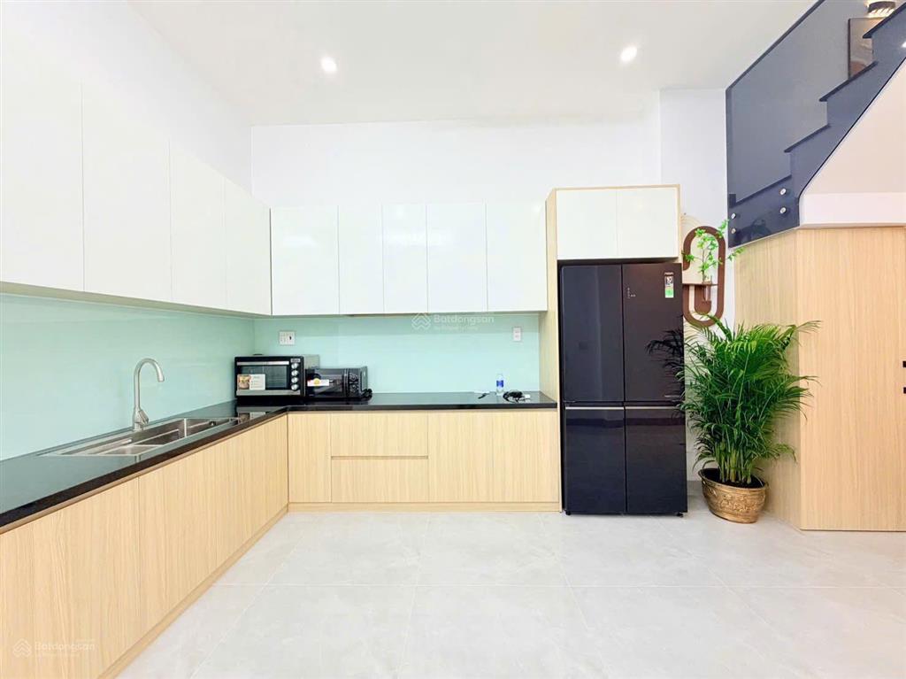 Nhà đẹp mới xây full nội thất chỉ 4,95 tỷ còn thương lượng!