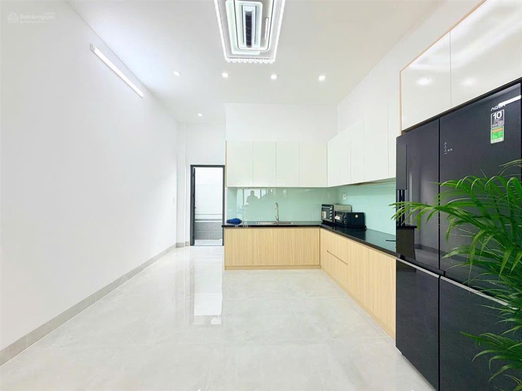Nhà đẹp mới xây full nội thất chỉ 4,95 tỷ còn thương lượng!