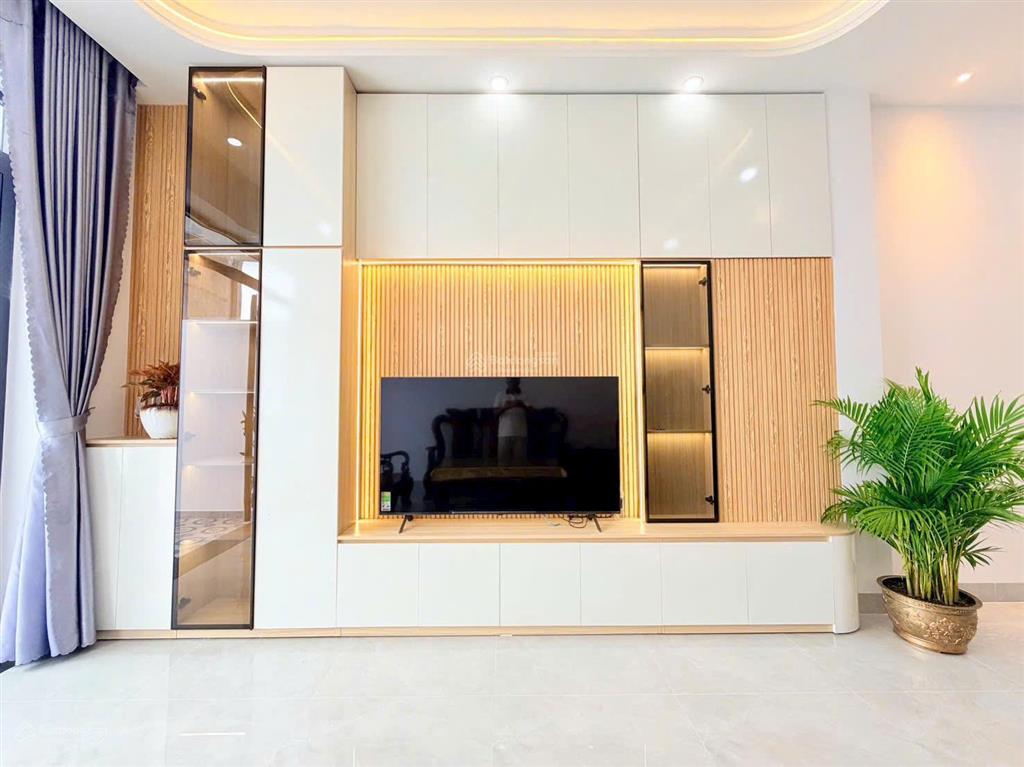 Nhà đẹp mới xây full nội thất chỉ 4,95 tỷ còn thương lượng!