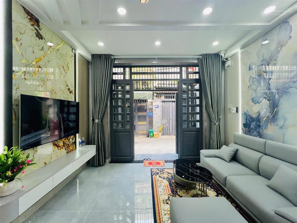 Lên sóng nhà vị trí đẹp, tặng full nội thất, đủ công năng, khu dân cư an ninh, thuận di chuyển