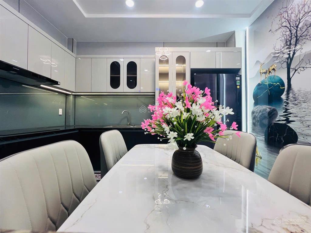 Lên sóng nhà vị trí đẹp, tặng full nội thất, đủ công năng, khu dân cư an ninh, thuận di chuyển