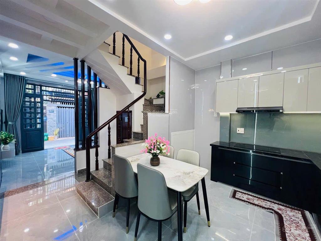 Lên sóng nhà vị trí đẹp, tặng full nội thất, đủ công năng, khu dân cư an ninh, thuận di chuyển