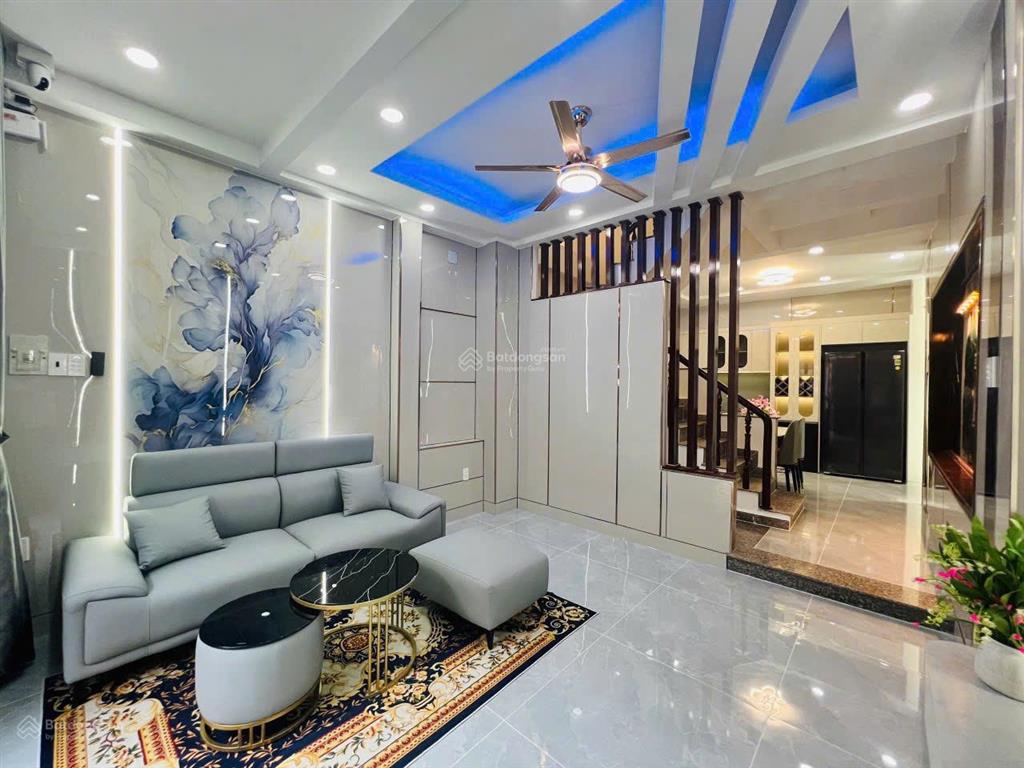 Lên sóng nhà vị trí đẹp, tặng full nội thất, đủ công năng, khu dân cư an ninh, thuận di chuyển