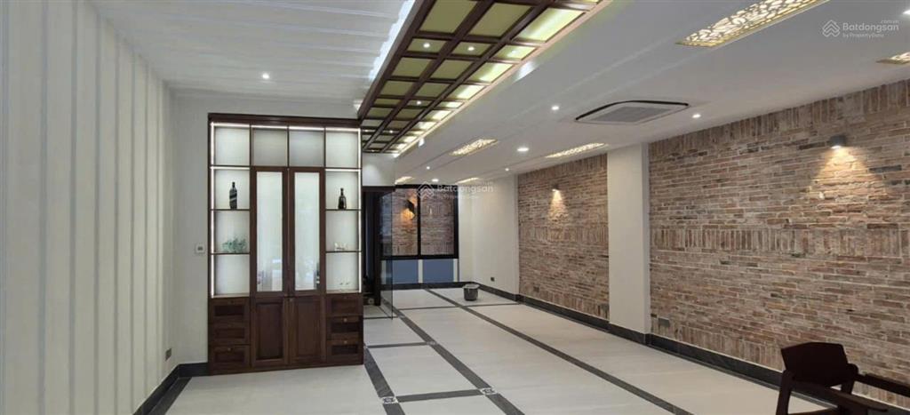 Cần bán gấp nhà phố đường cao triều phát, phú mỹ hưng giá giảm mạnh từ 30.5 tỷ còn 28.5 tỷ