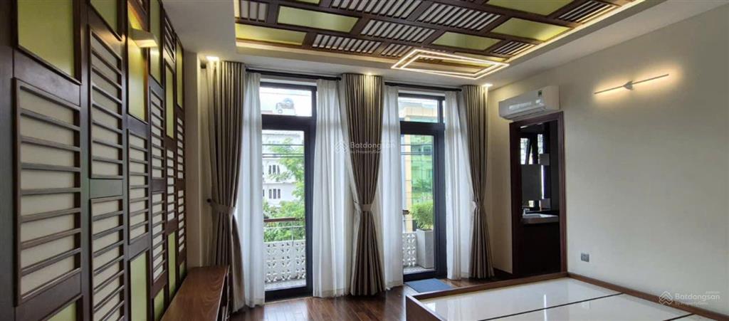 Cần bán gấp nhà phố đường cao triều phát, phú mỹ hưng giá giảm mạnh từ 30.5 tỷ còn 28.5 tỷ