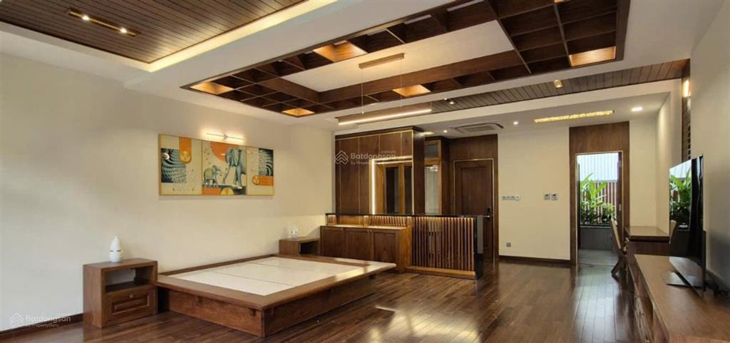 Cần bán gấp nhà phố đường cao triều phát, phú mỹ hưng giá giảm mạnh từ 30.5 tỷ còn 28.5 tỷ