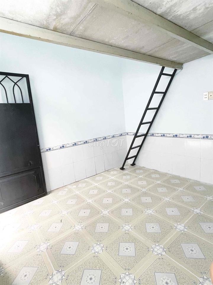 Phòng có gác, ban công chỉ từ 2.4 tr gần chợ An Nhơn P6
